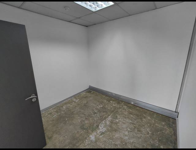2,345M² OFFICE TO LET IN HALFWAY GARDENS